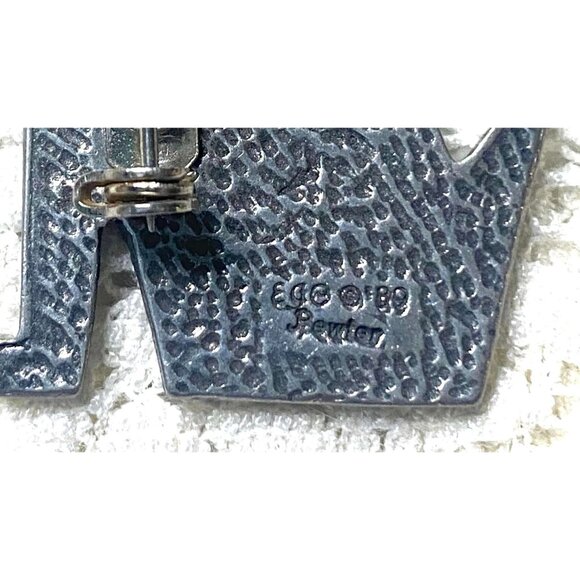 ECO Pewter Howling Coyote Brooch Pin - Retro Howling Hound Pin 2 Inches - Picture 3 of 4